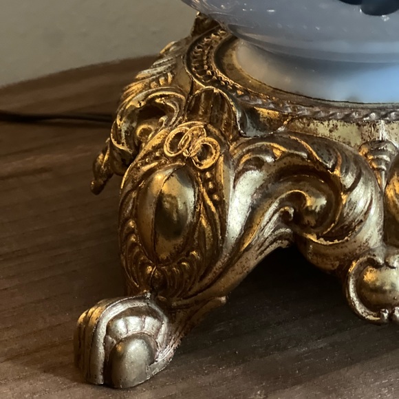 1972 Vintage Lamp Like New with glass screen and base Sold by EF & EF Industries - Picture 2 of 6